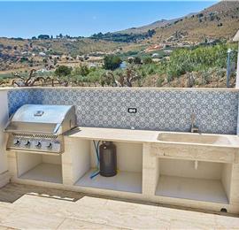 3 bedroom villa with infinity pool and jacuzzi, Scopello, sleeps 5-6